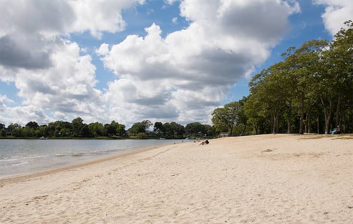 [CREDIT: Mary Carlos] Warwick City Park Beach, where Jamil Stewart, 6, drowned Aug. 14. Investigation of the death has since illuminated staffing and planning oversight at the beach.