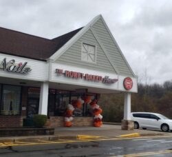 [CREDIT: Mary Carlos] The first Warwick Honey Baked Ham store opened at 300 Quaker Lane Nov. 23.